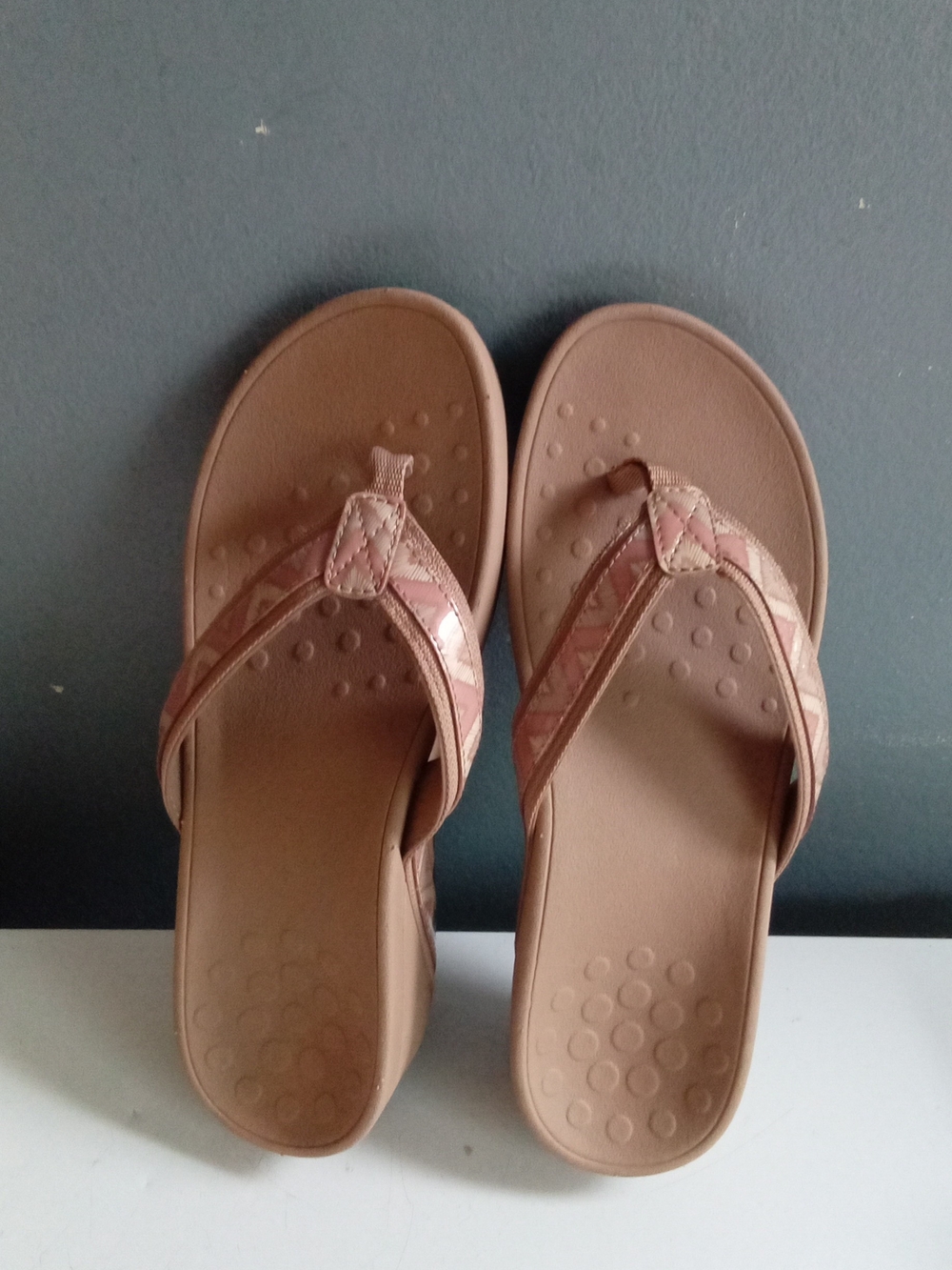 Vionic Brown Leather-Look Thong Sandals